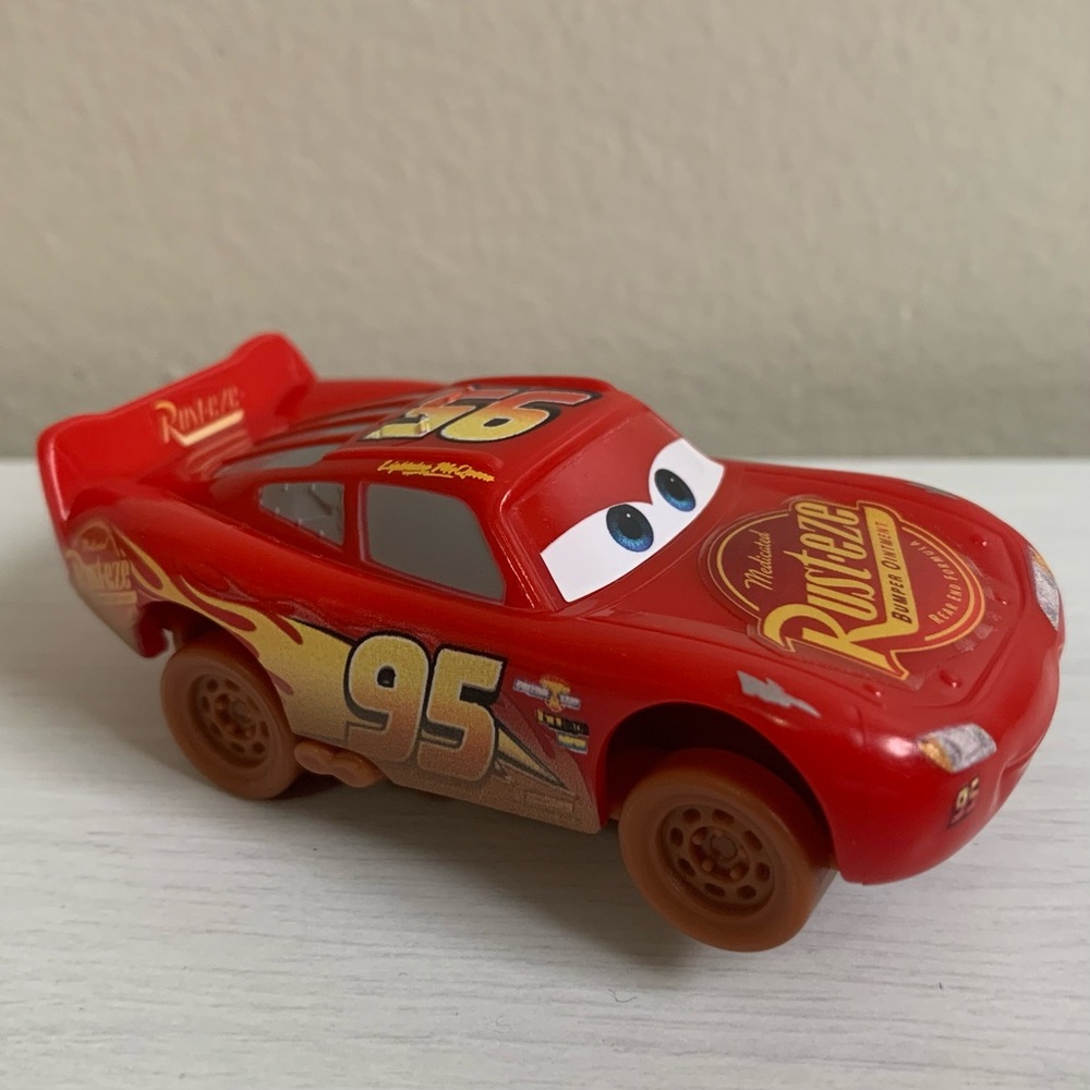 Disney Pixar Cars Crazy 8 Crashers Lightning McQueen Plastic Car Toy 1:55
